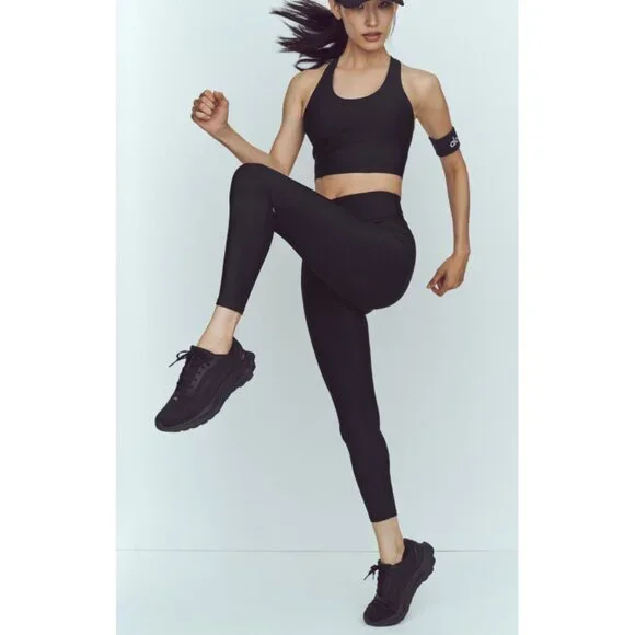 Alo Runner Black/Black Athletic Active Running Exercise Outdoor Travel Workout 9 - Picture 2 of 16